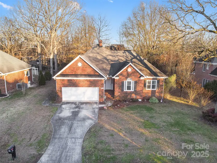 1915 Millbrook Lane, Matthews, NC 28104 - Image #2