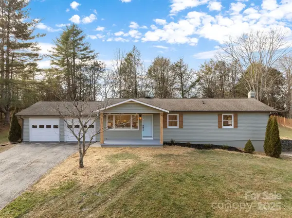 23 Coronet Lane, Hendersonville, NC 28792
