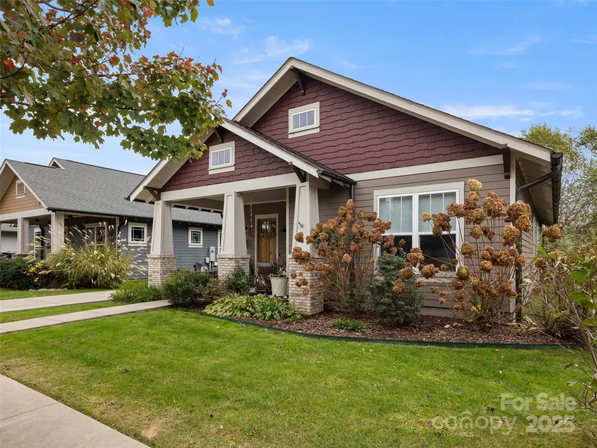 32 Bungalow Way, Brevard, NC 28712 - Image #1