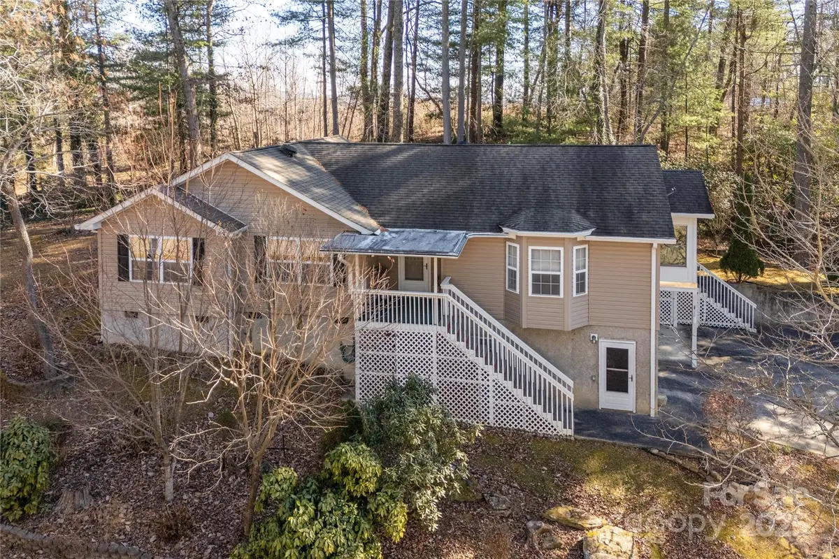 135 Reservoir Drive, Hendersonville, NC 28739 - Image #1