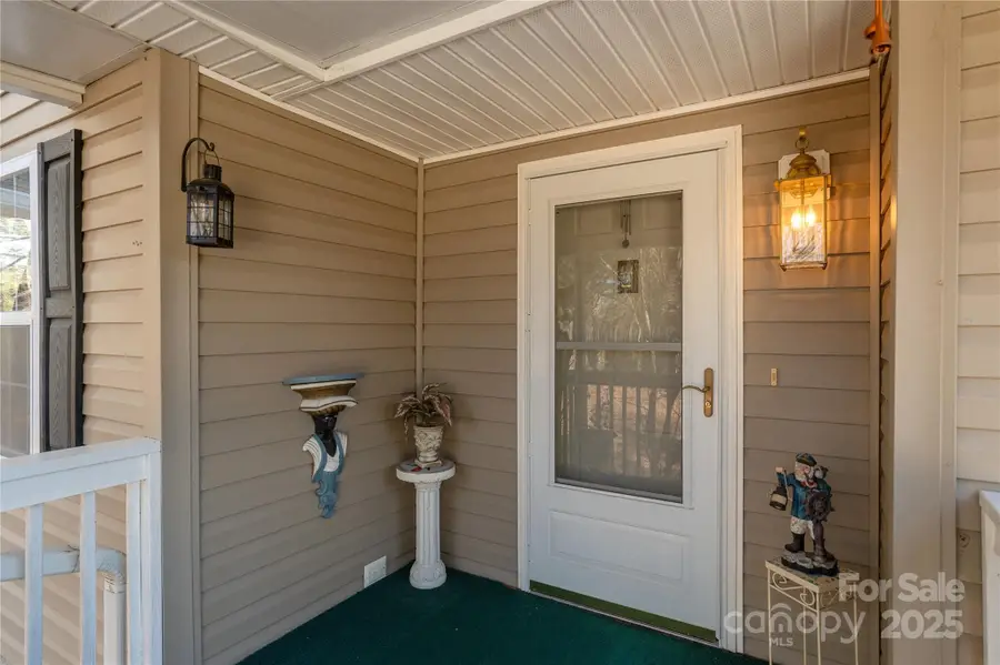 135 Reservoir Drive, Hendersonville, NC 28739 - Image #3