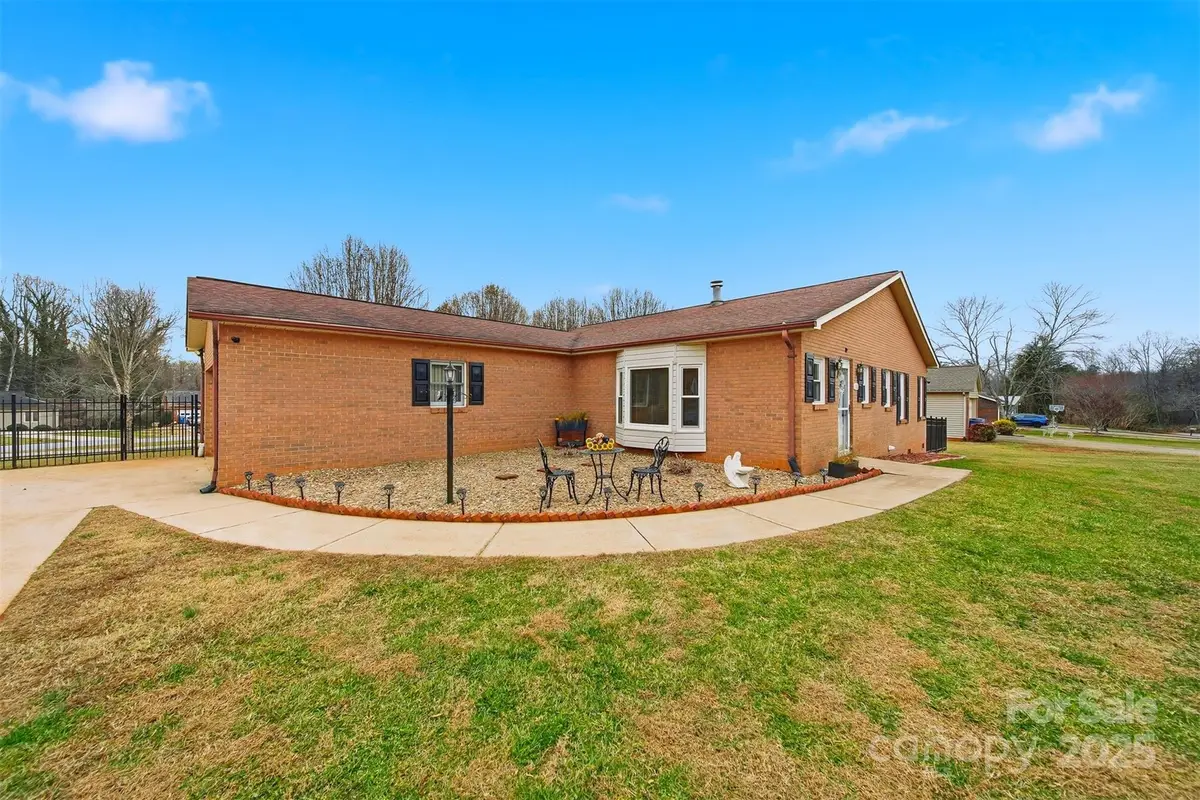 2336 21st Avenue Ne, Hickory, NC 28601 - Image #1