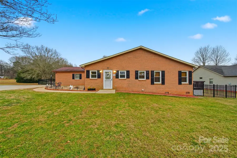 2336 21st Avenue Ne, Hickory, NC 28601 - Image #2