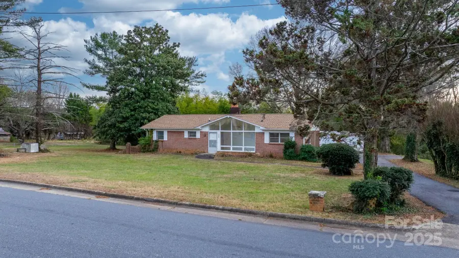 1902 19th Avenue Ne, Hickory, NC 28601 - Image #3
