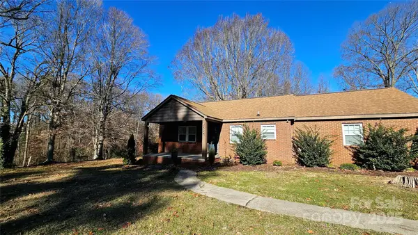 2524 Pickway Drive, Charlotte, NC 28269