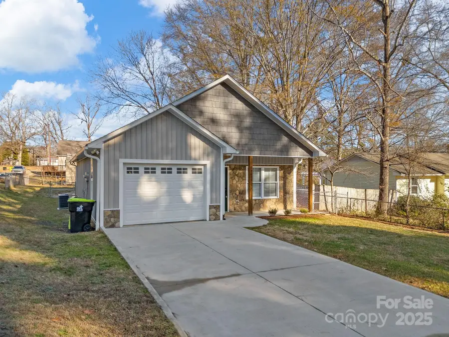 409 S Lyles Avenue, Landrum, SC 29356 - Image #2