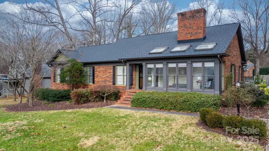 489 17th Avenue Ne, Hickory, NC 28601 - #2