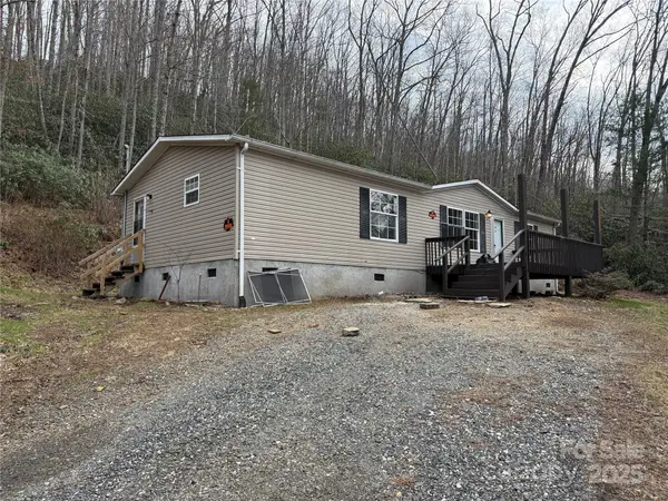 55 Twin Oaks Lane, Spruce Pine, NC 28777