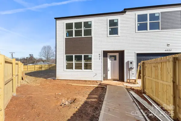 901 N Hoskins Road, Charlotte, NC 28216