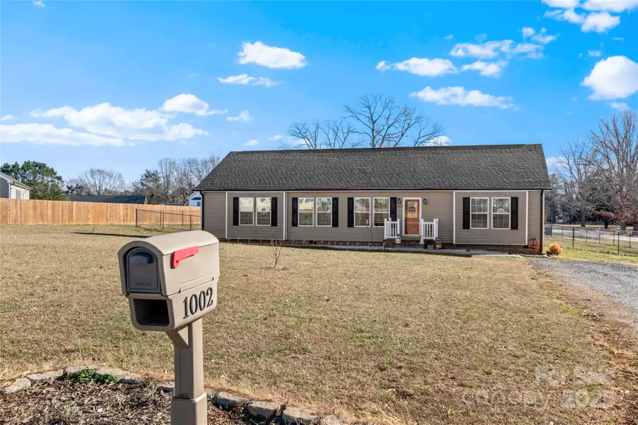 1002 Crestline Drive, Yadkinville, NC 27055 - Image #2