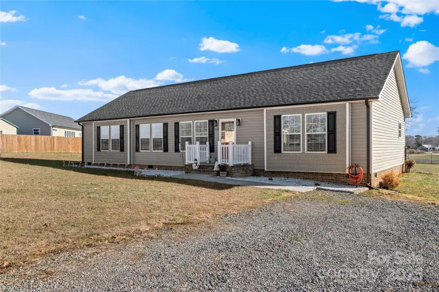 1002 Crestline Drive, Yadkinville, NC 27055 - Image #3