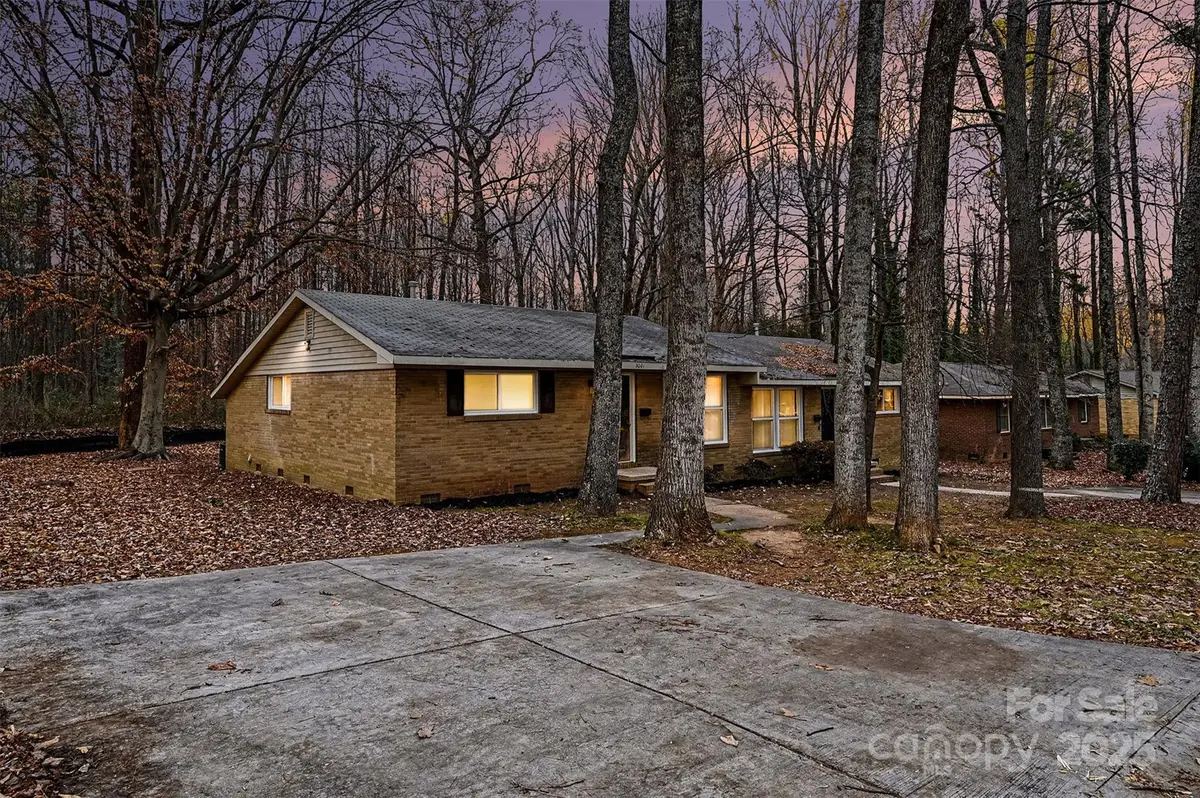 5001 Lakecrest Drive, Charlotte, NC 28215 - Image #1