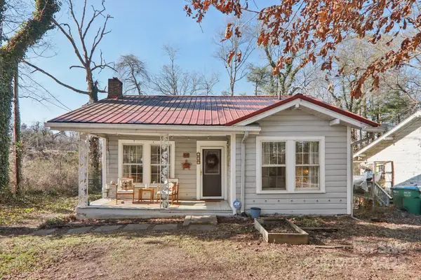 136 Half Circle Lane, Hendersonville, NC 28791