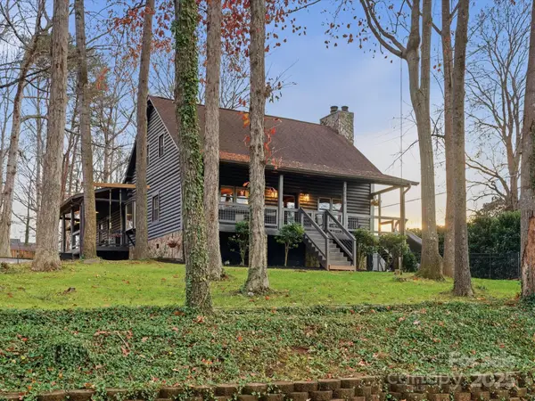 19810 Schooner Drive, Cornelius, NC 28031