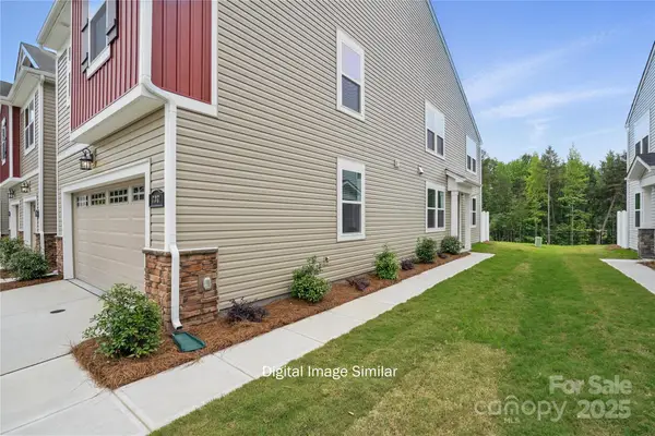 1114 Vibrant Road, Charlotte, NC 28215