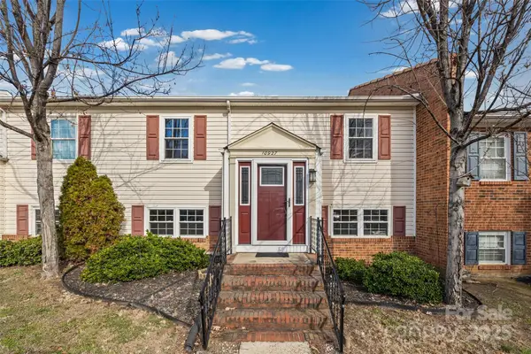 10927 Hunter Trail Lane, Charlotte, NC 28226