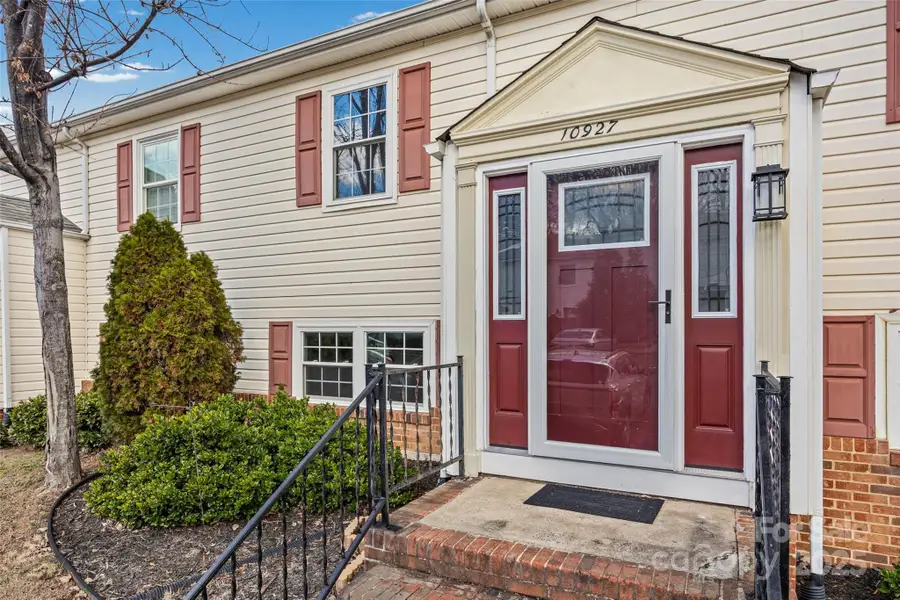 10927 Hunter Trail Lane, Charlotte, NC 28226 - Image #2
