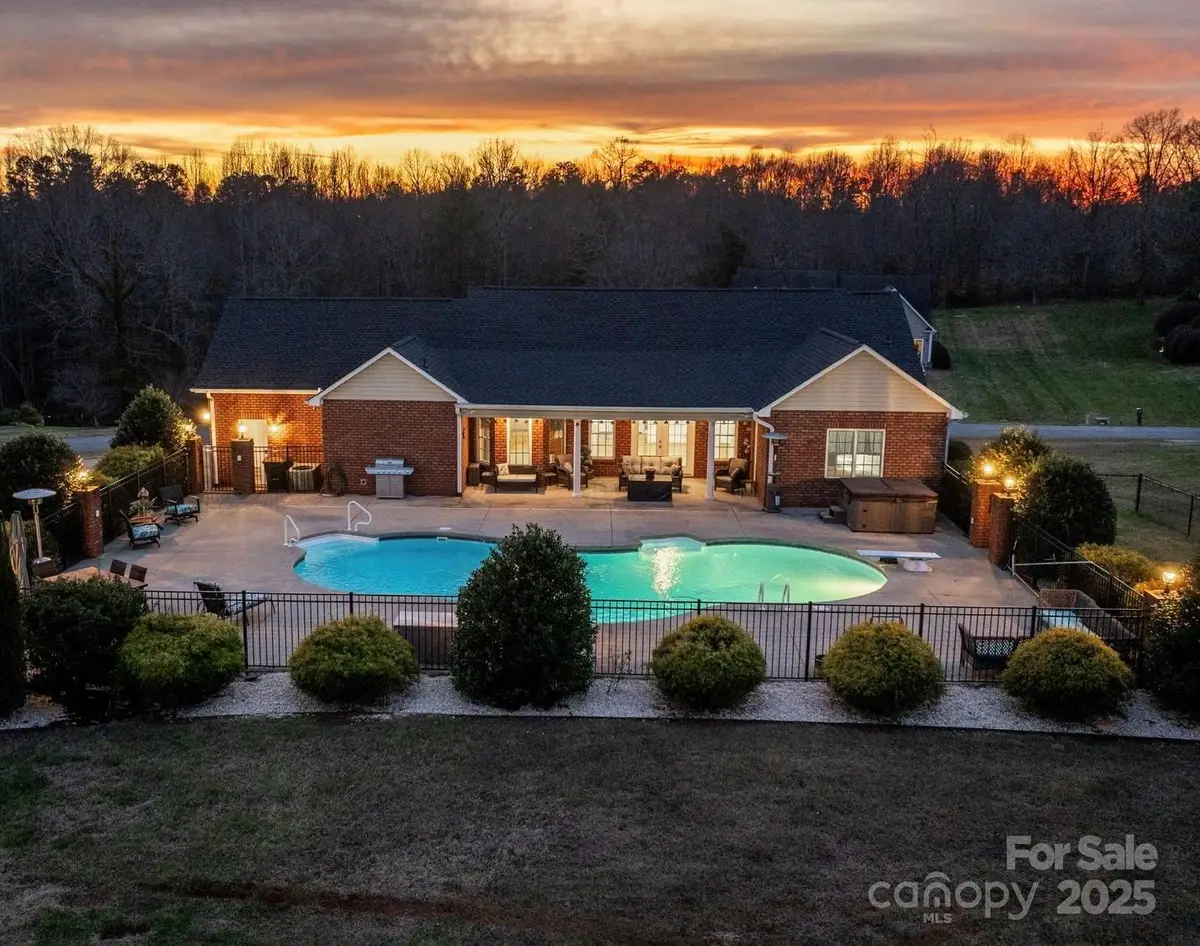 5174 S Oak Circle, Granite Falls, NC 28630 - Image #1