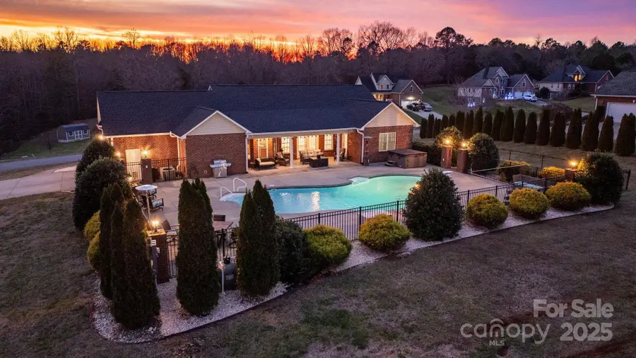 5174 S Oak Circle, Granite Falls, NC 28630 - Image #3