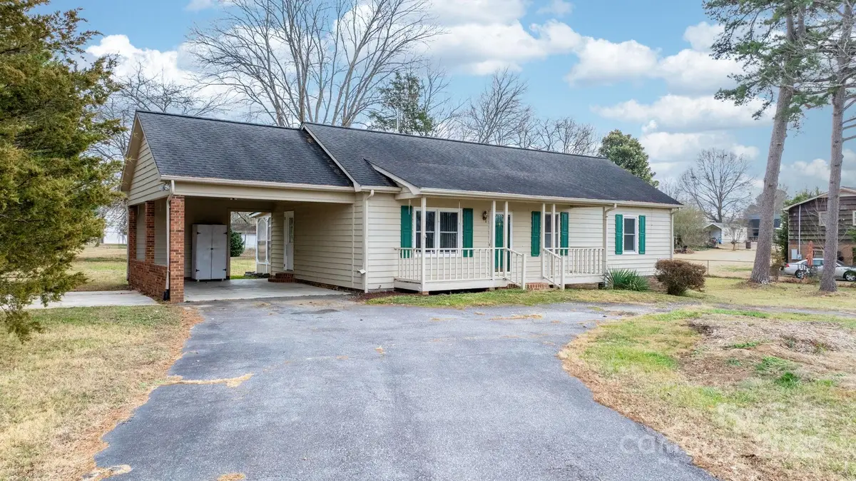 4012 24th Street Place Ne, Hickory, NC 28601 - Image #1