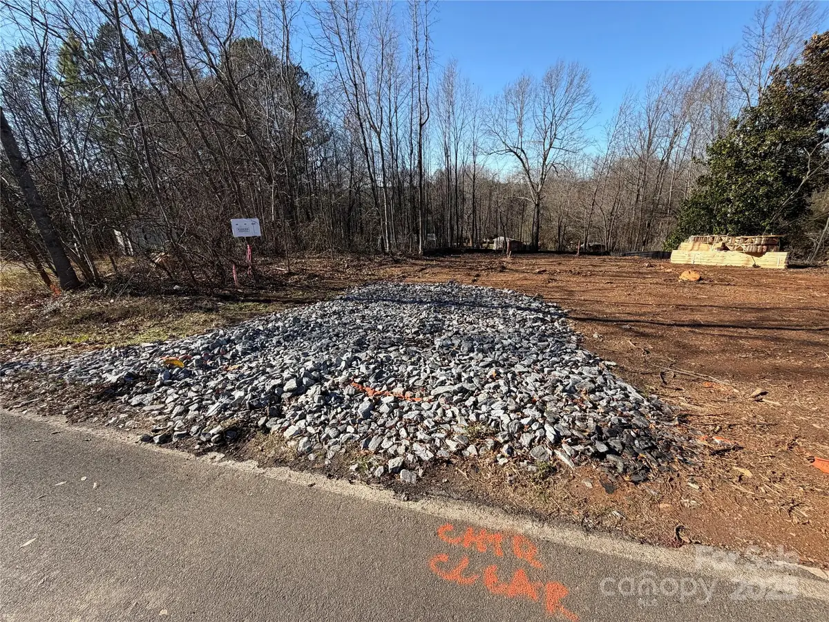 1074 Mountain Crest Drive, Kings Mountain, NC 28086 - Image #1