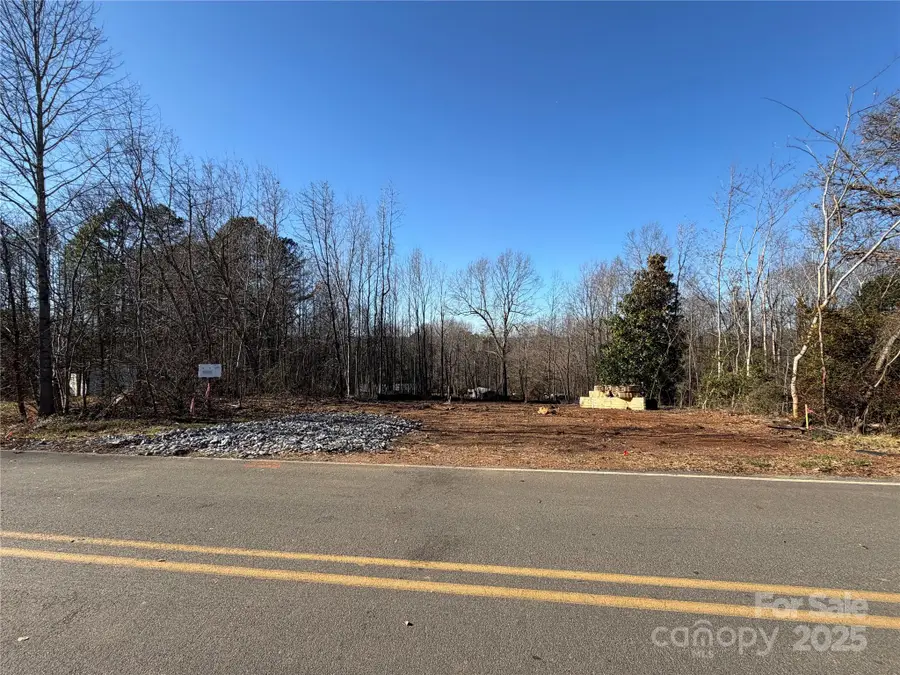 1074 Mountain Crest Drive, Kings Mountain, NC 28086 - Image #2