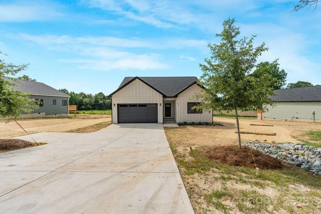 697 S Grove Street, Lincolnton, NC 28092 - Image #1