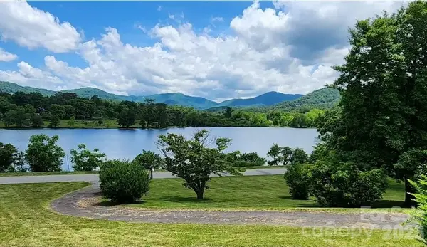 21 Edgewater Lane, Asheville, NC 28804