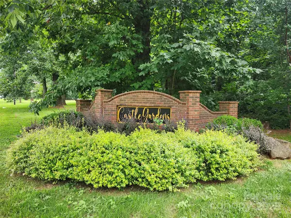 9843 Drawbridge Drive, Charlotte, NC 28215