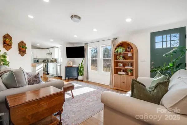 213 Sandy Creek Court, Hendersonville, NC 28792