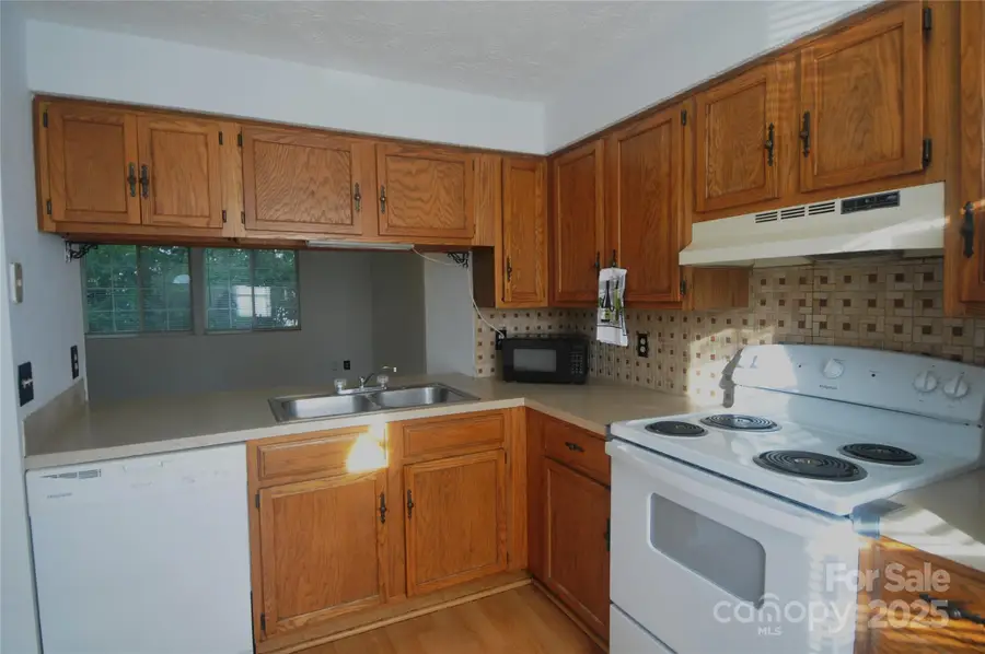 9432-D Lexington Circle, Charlotte, NC 28213 - Image #3