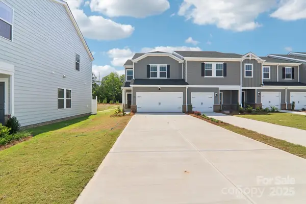 8120 Hidden Springs Trail, Charlotte, NC 28216