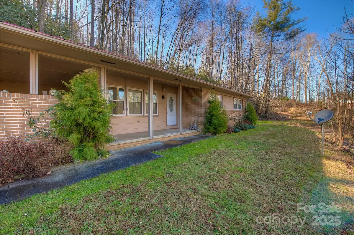583 Deer Park Lake Road, Spruce Pine, NC 28777 - Image #1