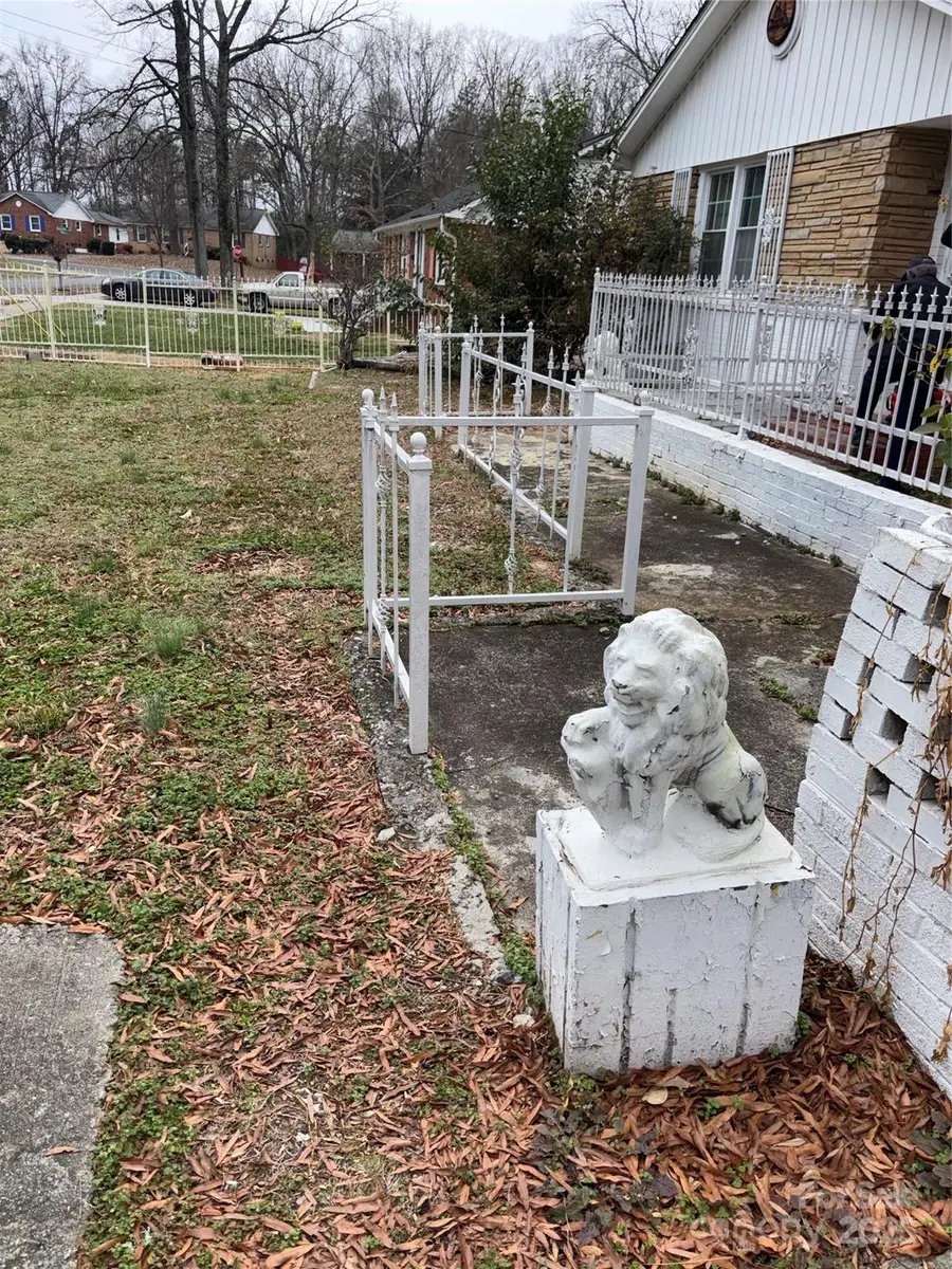 2836 Fordwood Drive, Charlotte, NC 28208 - Image #2