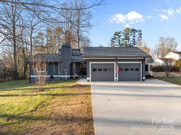17 Berry Lane, Fletcher, NC 28732