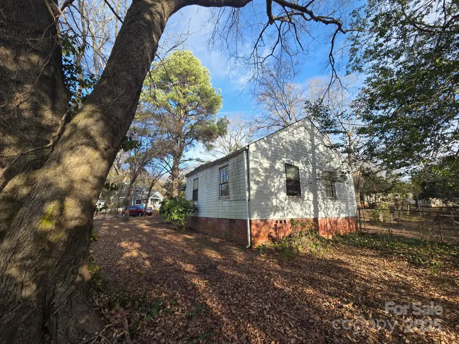 735 Seldon Drive, Charlotte, NC 28216 - Image #2