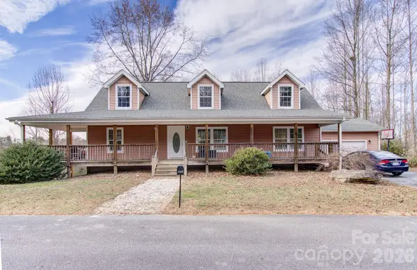 1496 Summit Springs Drive, Flat Rock, NC 28731