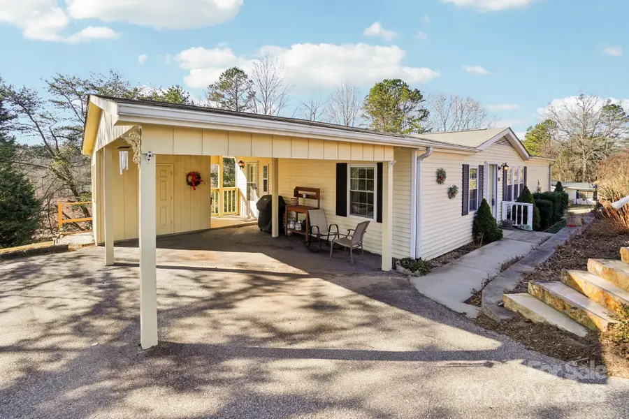 204 Cranbrook Circle, Hendersonville, NC 28792 - Image #2