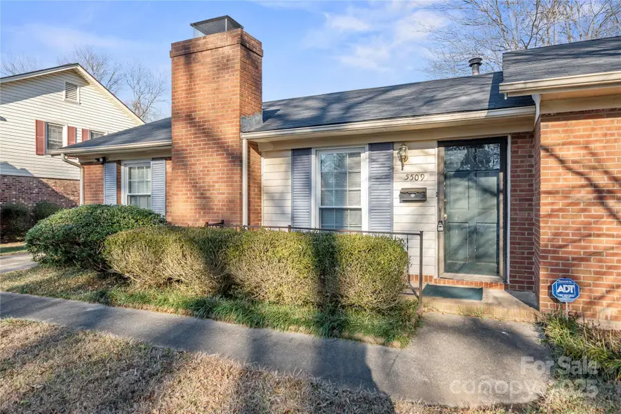 5509 Viewmont Drive, Charlotte, NC 28215 - Image #2