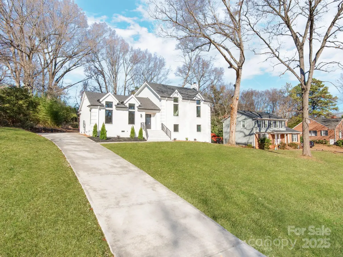 2801 Huntingtowne Farms Lane, Charlotte, NC 28210 - Image #1