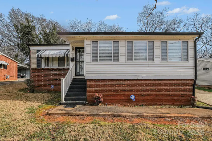 133 S Caldwell Avenue, Newton, NC 28658 - Image #2