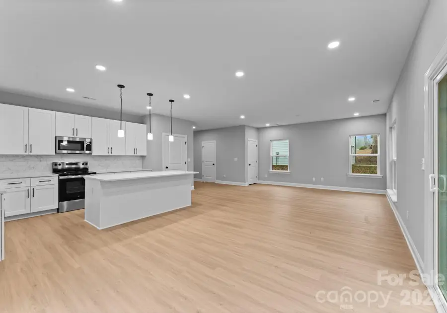 8823 Dogwood Drive, Charlotte, NC 28215 - Image #3