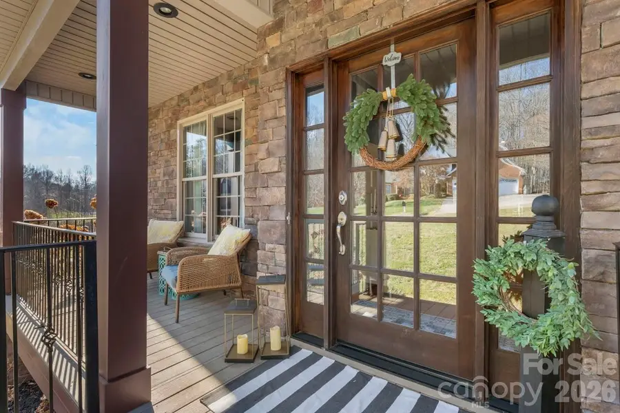 402 Golfview Court Se, Lenoir, NC 28645 - Image #2