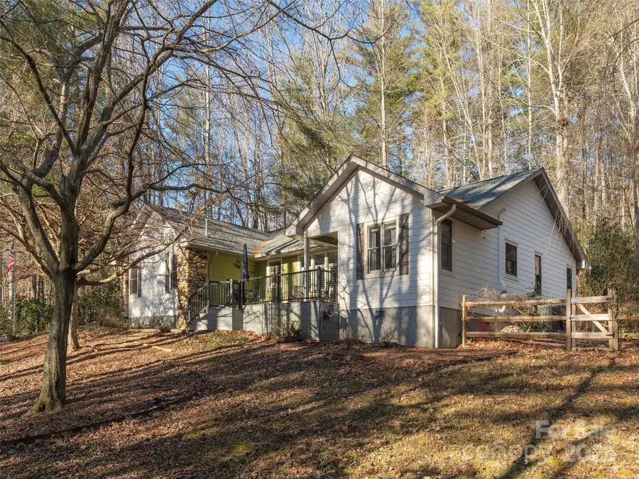 128 Camellia Way, Laurel Park, NC 28739 - Image #2