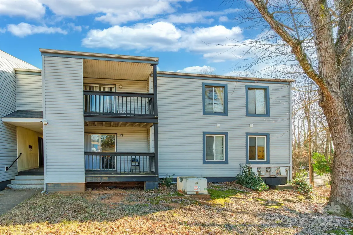 833 Farmhurst Drive, Charlotte, NC 28217 - Image #1