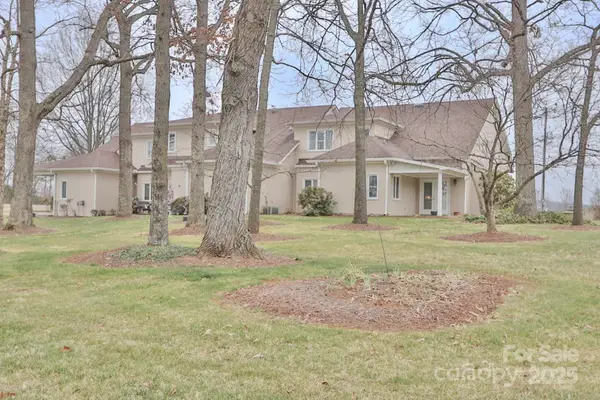 2425 Country Club Road, Yadkinville, NC 27055