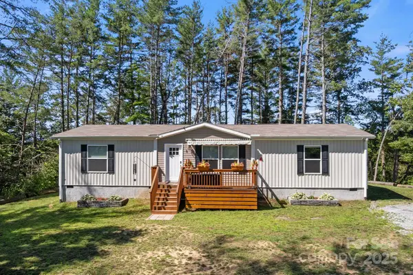 102 Kiwassa Lane, Hendersonville, NC 28792