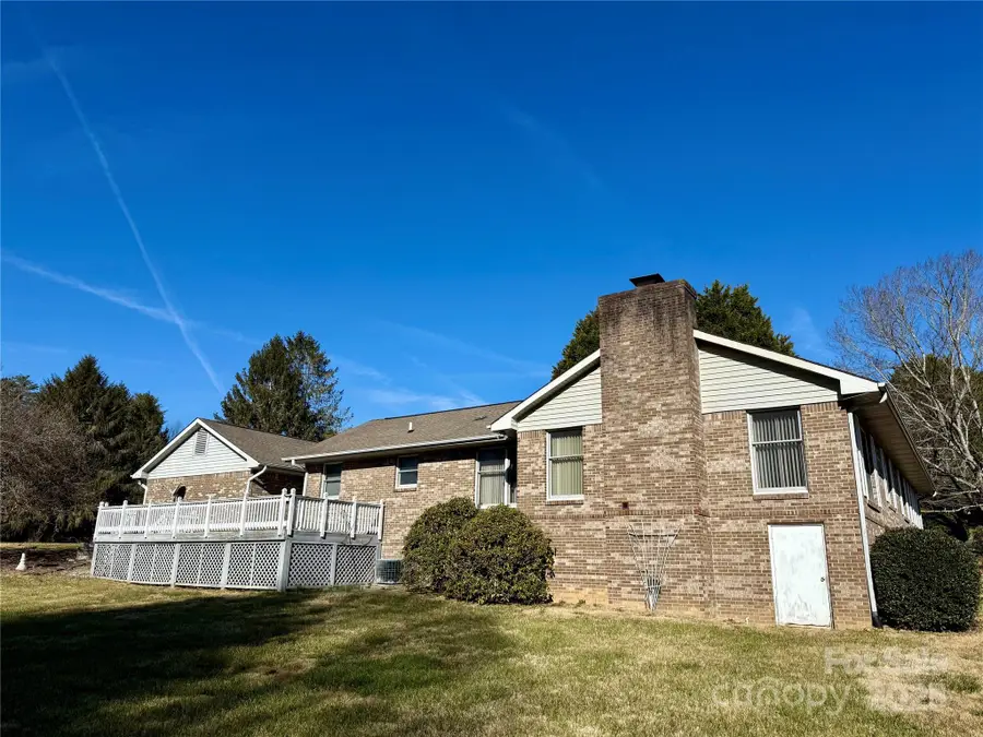 2001 Plum Tree Lane, Hendersonville, NC 28739 - Image #2