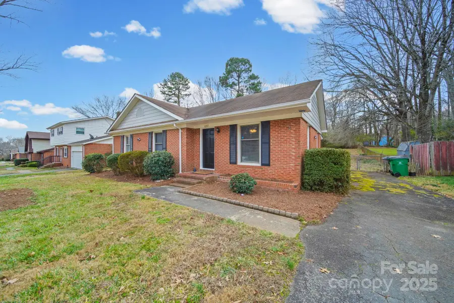 6907 Glenmoor Drive, Charlotte, NC 28214 - Image #2