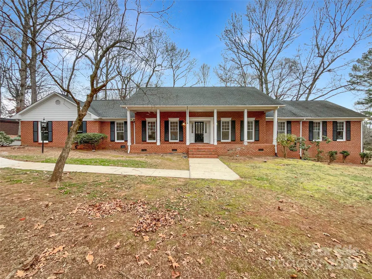 323 Glen Eagles Road E, Statesville, NC 28625 - Image #1